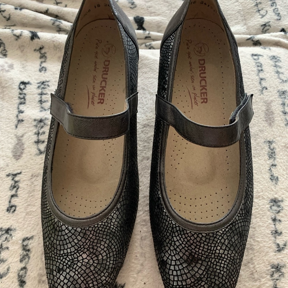 Drucker woman’s Mary Jane shoes size 40 retail $240.00